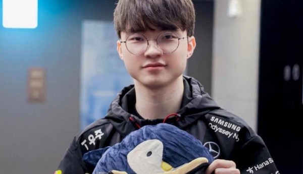 这是什么待遇？T1夺冠登上意大利报纸，faker占据了一大版面